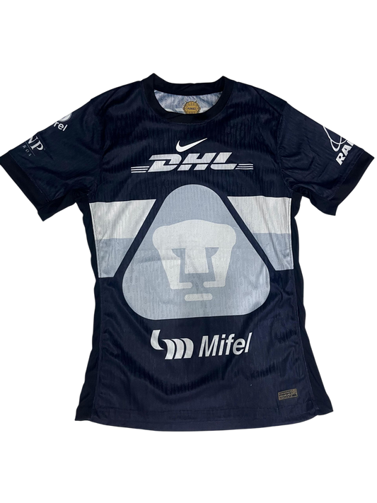 PUMAS PORTERO JUGADOR